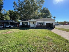 Building Photo - 1303 Warner now available for lease! 3 bed 2 bath.