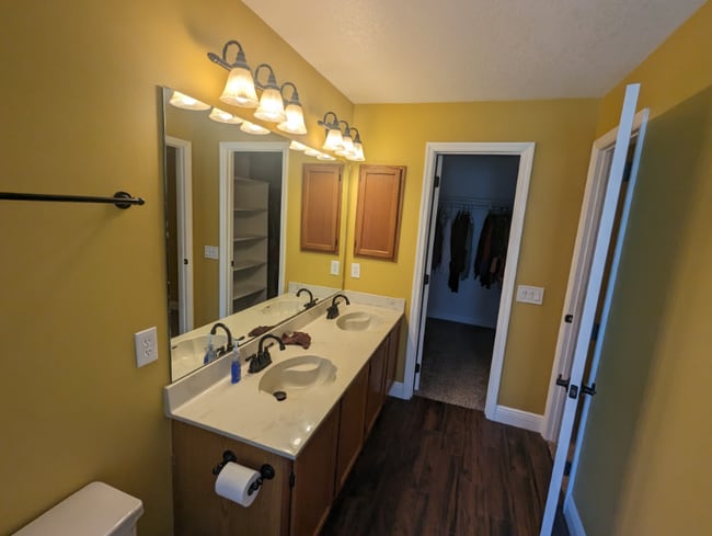 Building Photo - 1043 Weaver Dr