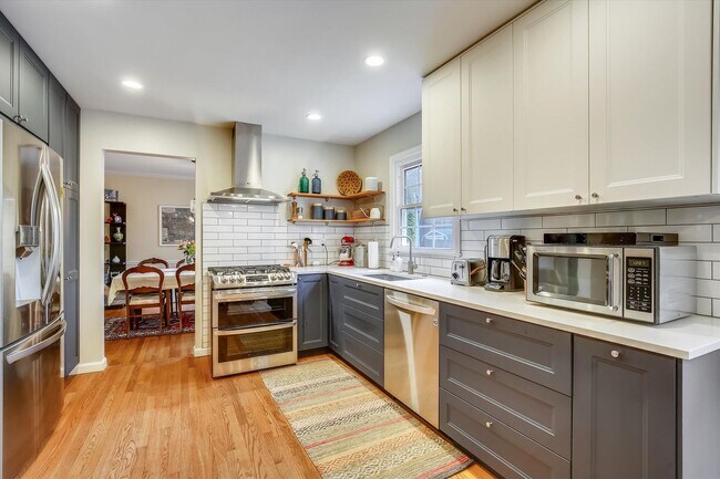 Building Photo - Fabulous 5BR 2.5BA Located in Close in Roc...