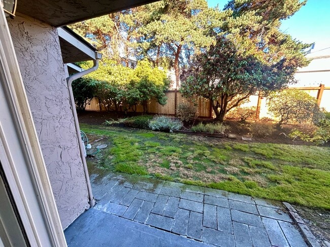 Building Photo - Fantastic 2 bed 1.5 bath townhome in Lynnw...