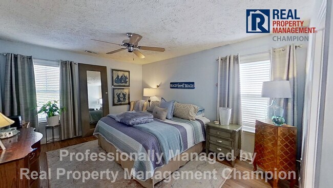 Building Photo - Immaculate Home Featuring Open Floorplan, ...