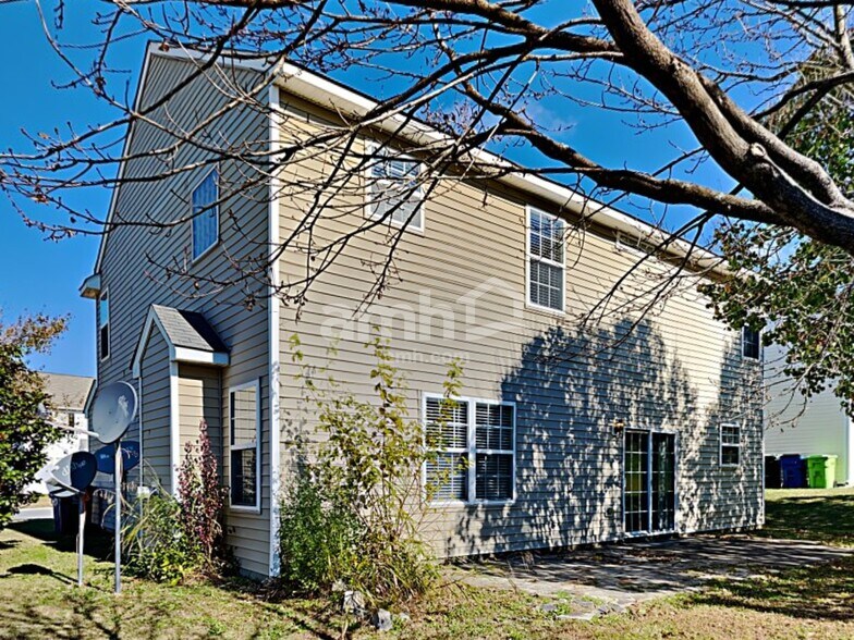 Building Photo - 7036 Spanglers Spring Way