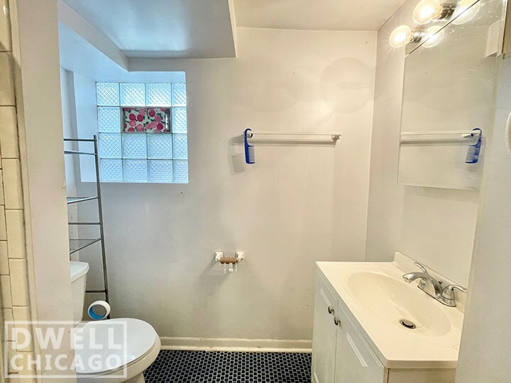 Building Photo - 1809 W Wabansia Ave