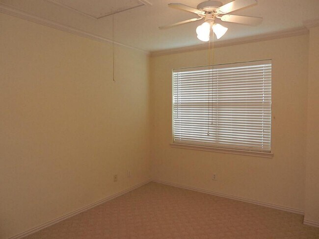 Building Photo - 9400 Bellaire Blvd
