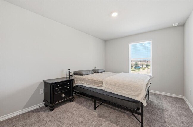 Building Photo - 488 Pepperbark Loop