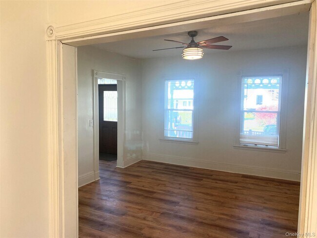 Building Photo - 8 Willow St