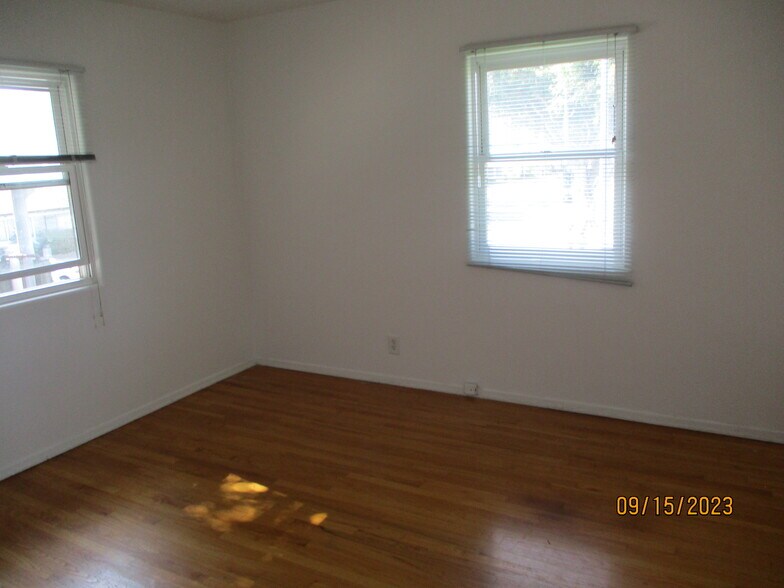 Building Photo - 4400 Overland Ave