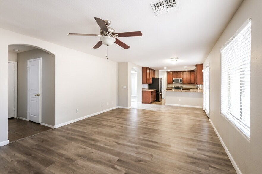 Building Photo - 6830 S 44th Ln