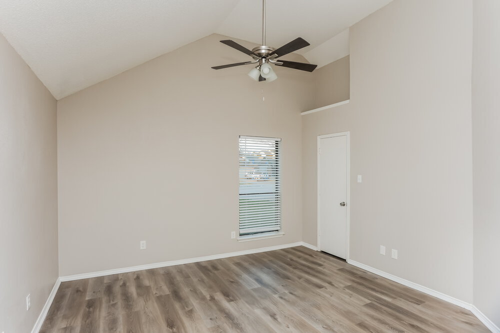 Building Photo - 2413 Claremont Dr