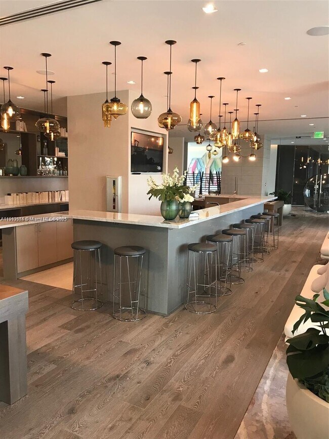 Building Photo - 650 NE 32nd St