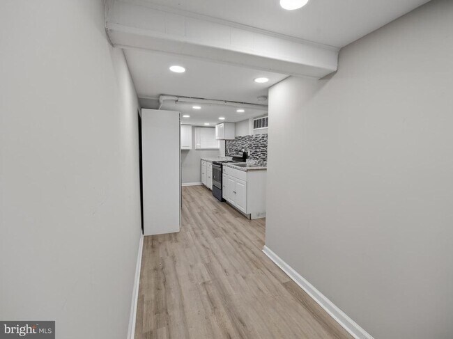 Building Photo - 6008 Addison Rd