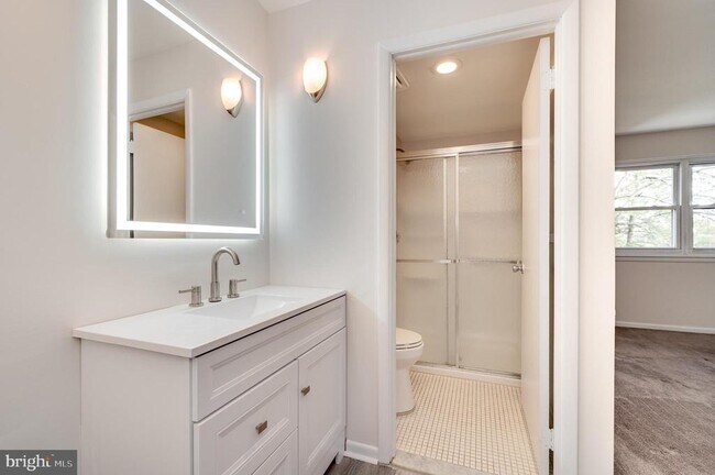 Building Photo - 2912 State Hill Rd