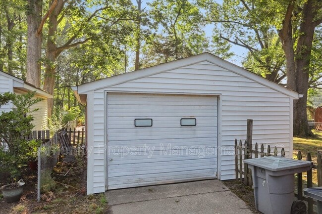 Building Photo - 12 Northampton Dr