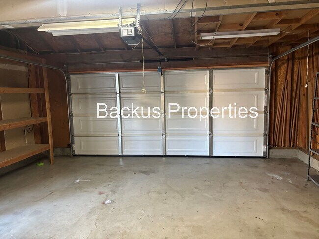 Building Photo - Great two-bedroom home at end of cul-de-sac