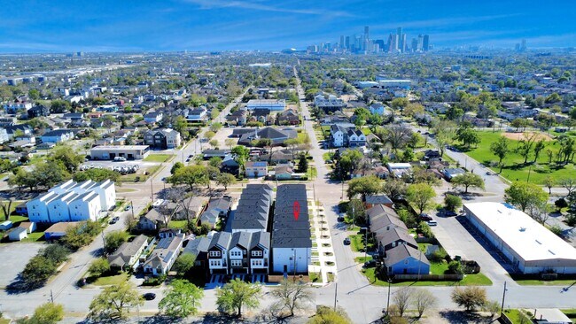 Building Photo - 4818 Cochran St