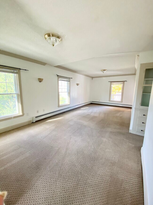 Building Photo - 178 Main St