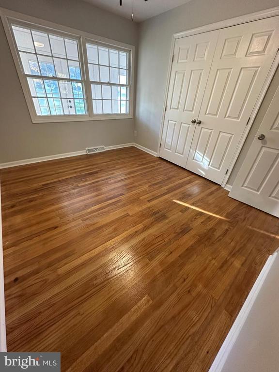 Building Photo - 44075 Louisdale Rd