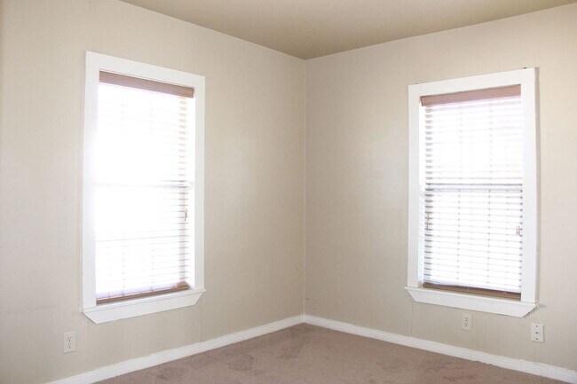 Building Photo - 1500 Tucson Rd