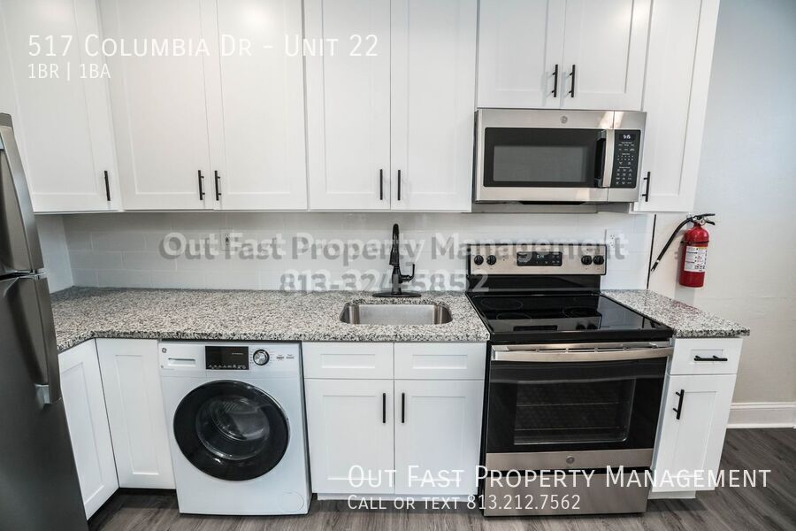 Building Photo - 517 Columbia Dr