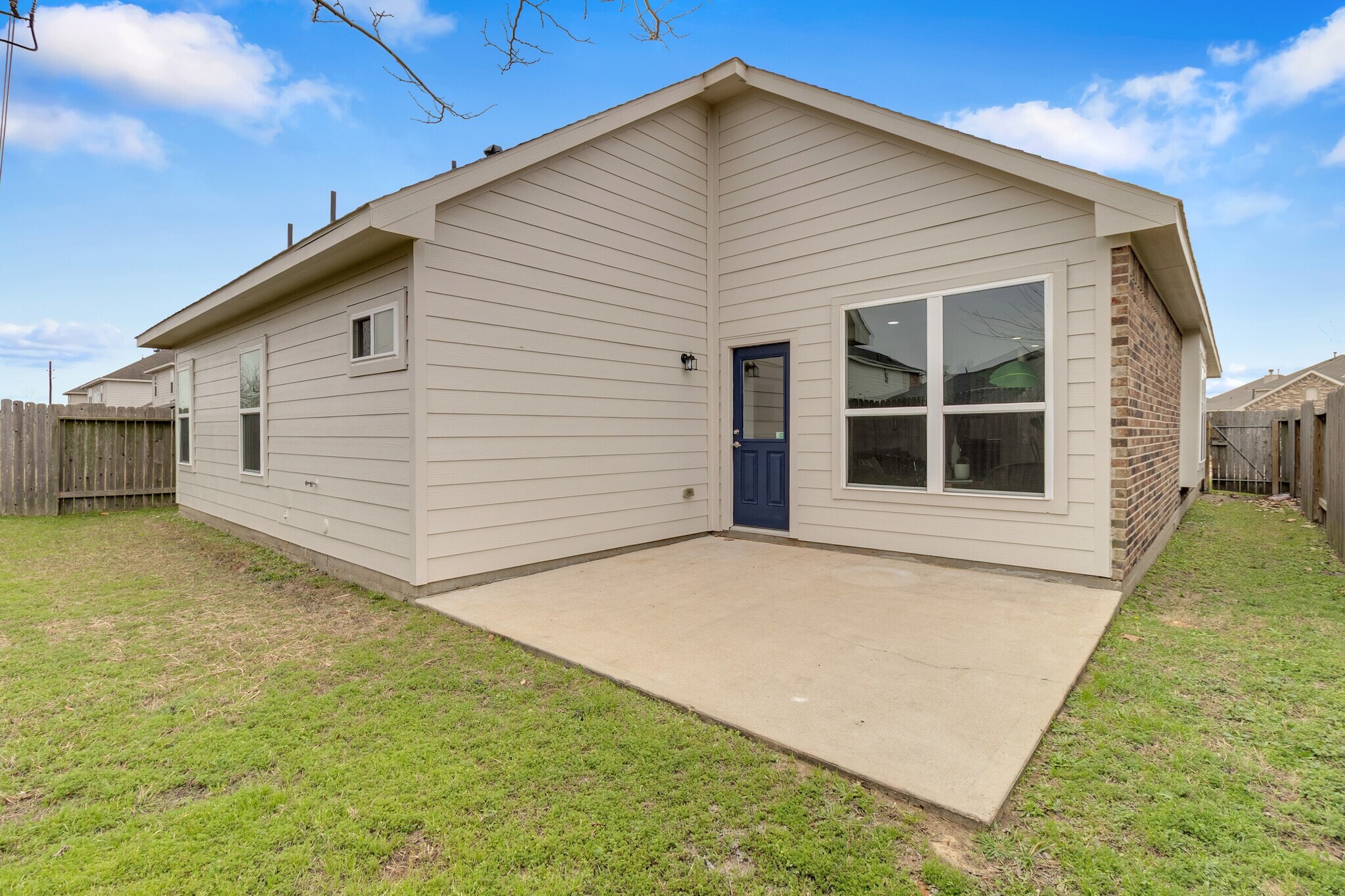 Building Photo - 24506 Forest Canopy Dr