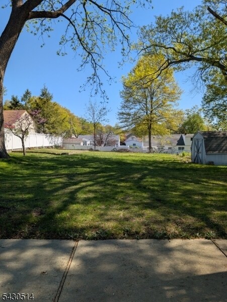 Building Photo - 556 Totowa Rd