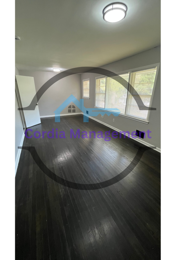 Building Photo - Charming 3 Bedroom Near Downtown.