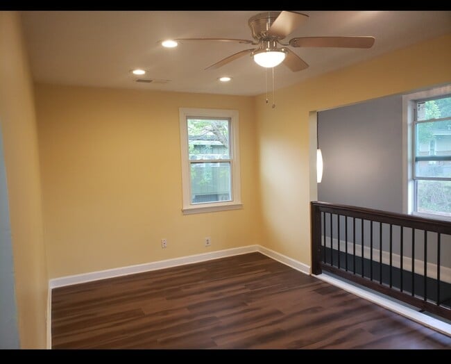 Building Photo - 1245 Lynwyn Ln SE