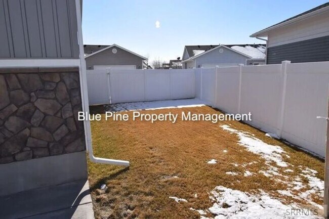 Building Photo - 705 Birmingham Ln