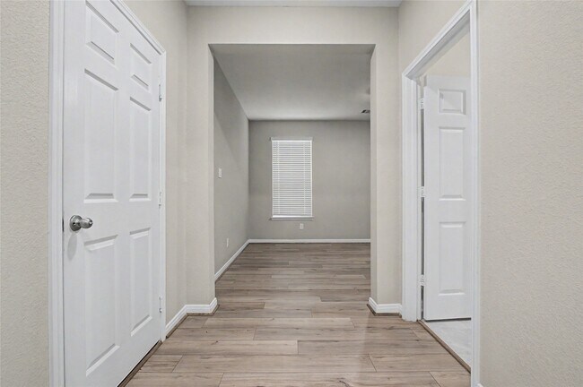 Building Photo - 7219 Escondido Dr