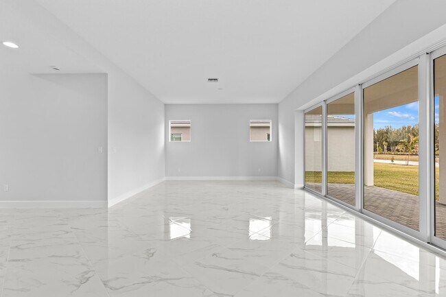 Building Photo - 15054 Wildwood Cir