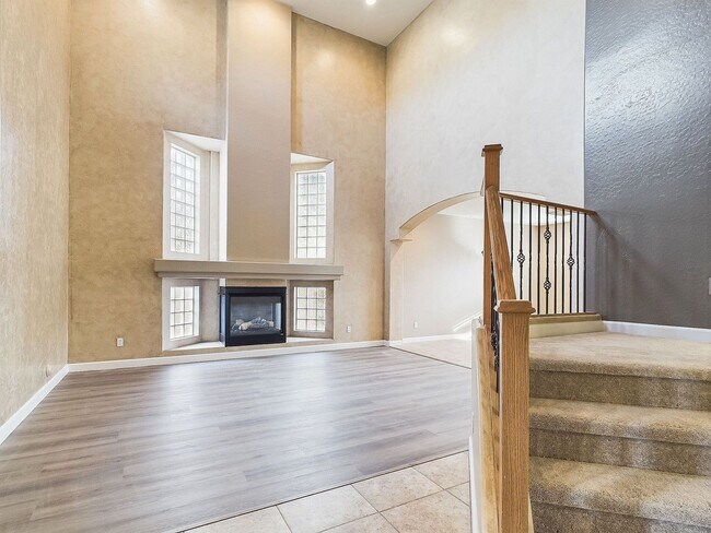 Building Photo - Carefree Hwy/27th Dr Gorgeous 6 Bedrooms/4 Bath 3695 Sq Ft Home