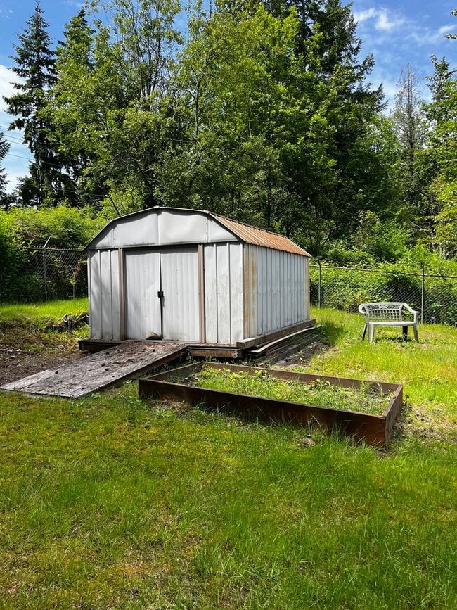 Building Photo - Gorgeous 3 BD 2.25 BA Home on 2 Acres!