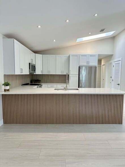 Building Photo - 22670 Vistawood Way