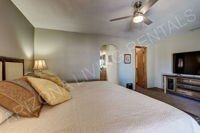 Building Photo - FURNISHED AVAILABLE LONG TERM