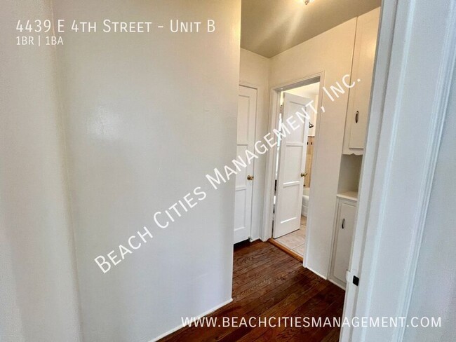 Building Photo - Cute One Bedroom Blocks Away from Beach an...