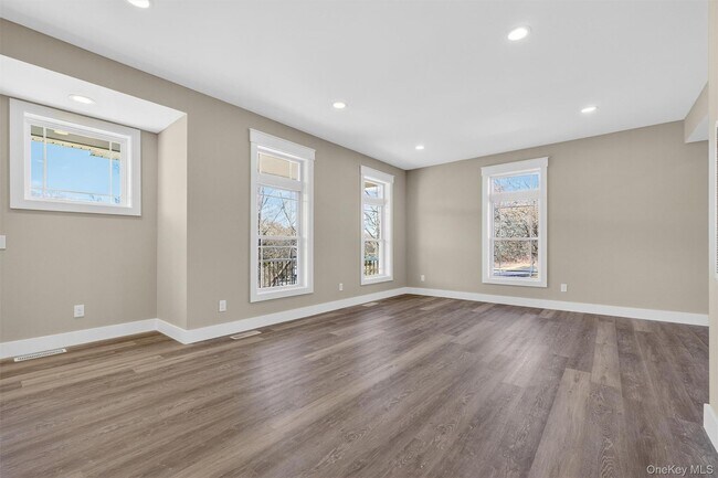 Building Photo - 104 North Rd