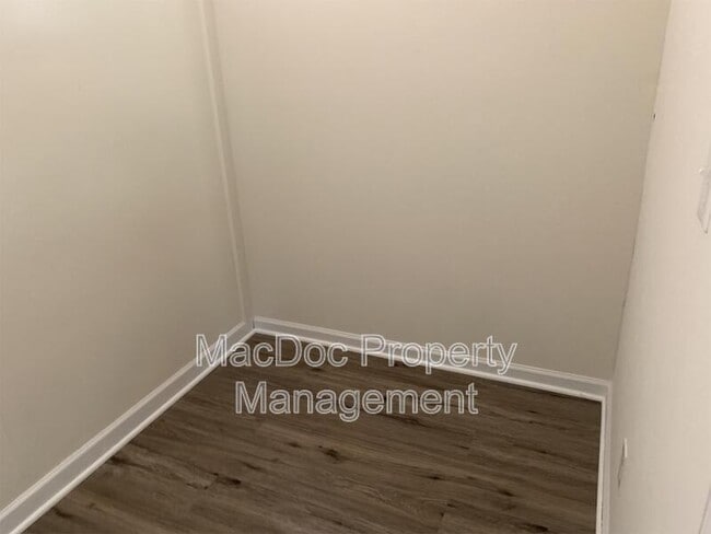 Building Photo - 918 Churchill Dr