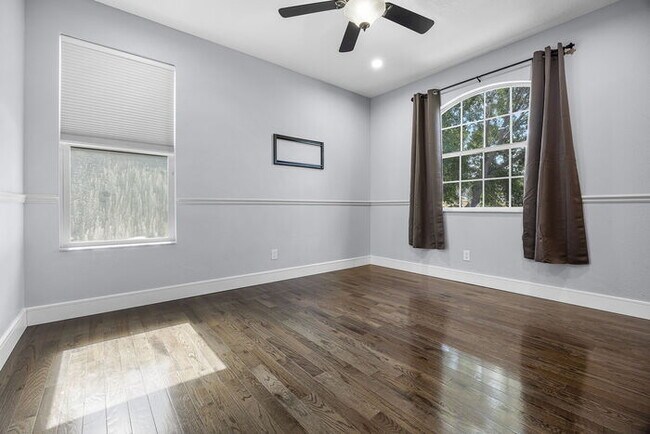 Building Photo - Fully Remodeled 5/4 Art Deco-Inspired Home...