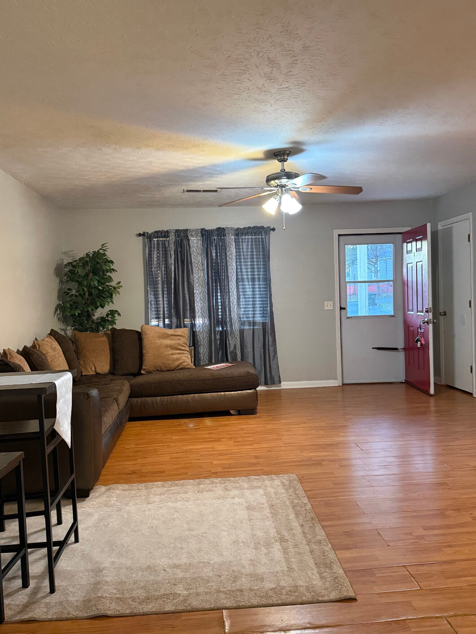 Building Photo - 11 Oak St