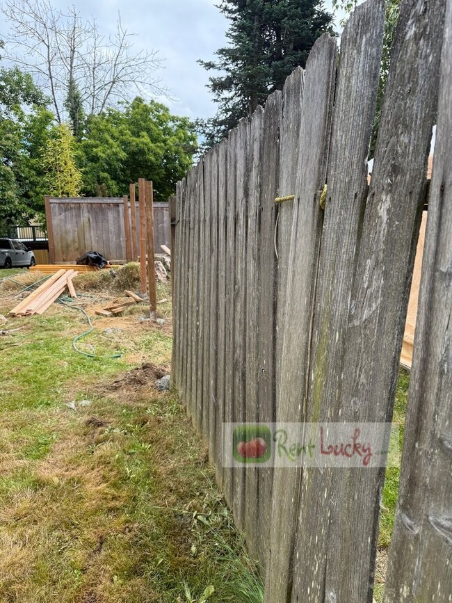 Building Photo - Fully Remodeled & Super Cute 2-Bedroom Cot...