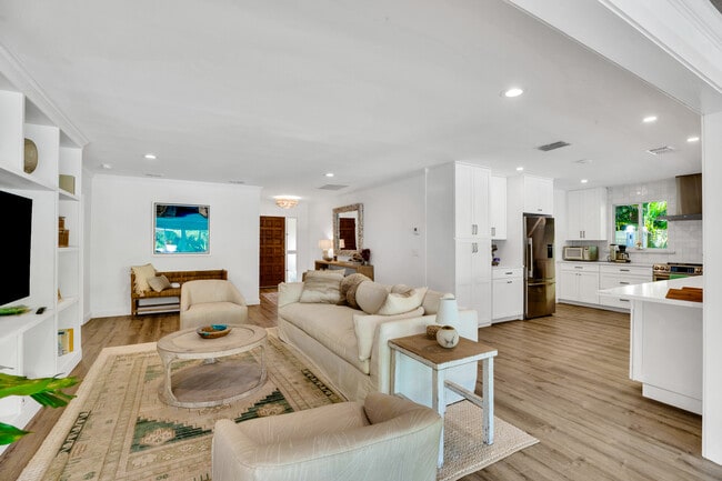 Building Photo - 1830 E Sandpiper Rd