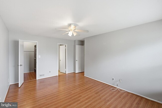 Building Photo - 321B Delancey Pl