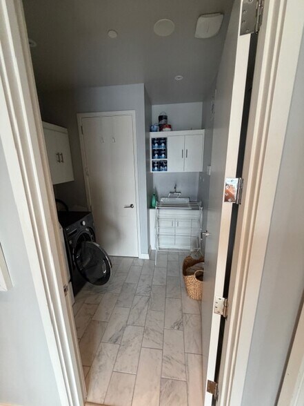 Building Photo - 210 Lavaca St