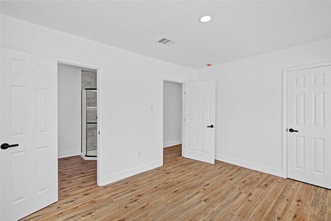Building Photo - 1203 W 6th St