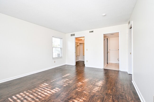 Building Photo - 3021 Stratford Ct