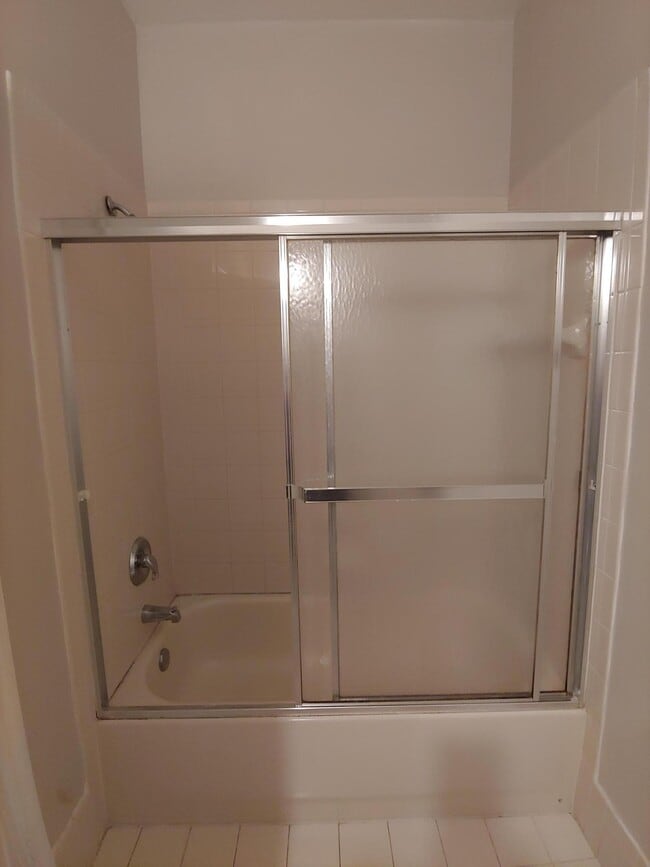 Building Photo - 2108 Shoma Dr