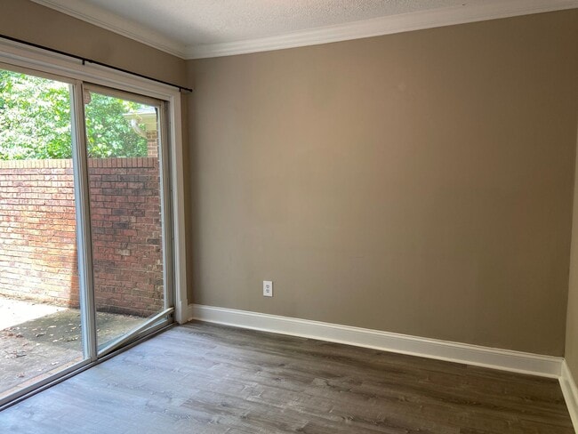 Building Photo - 2 Bedroom, 1.5 Bathroom Condo in High Point!
