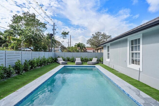 Building Photo - 270 NW 41st St