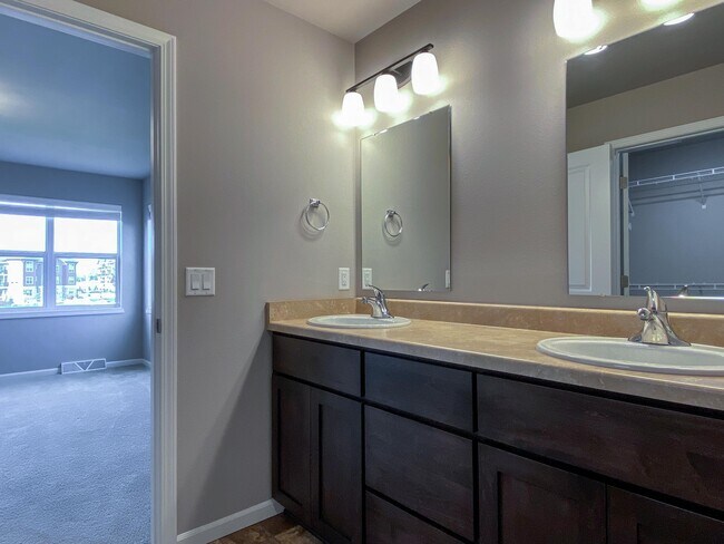 Building Photo - 9626 Sweet Autumn Dr