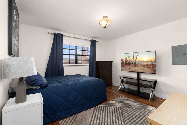 Building Photo - 1750 Belleair Forest Dr